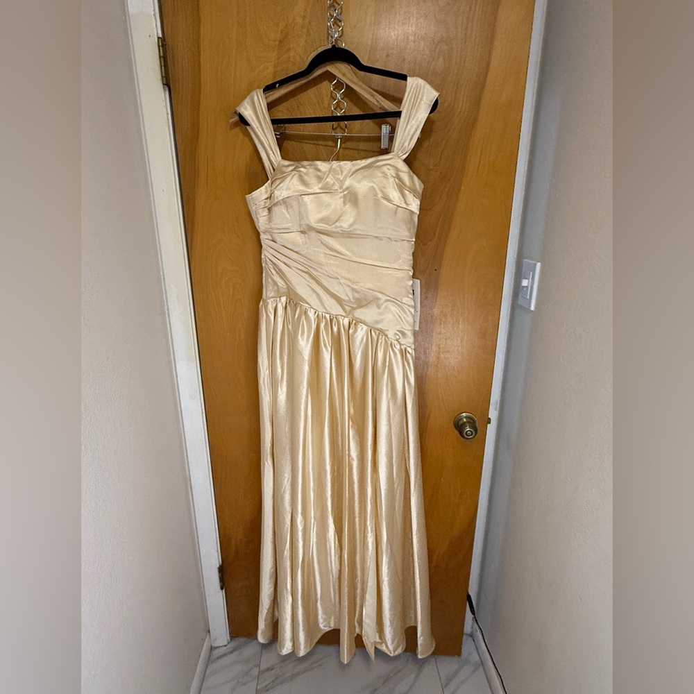 Chic Cream Satin Prom Dress